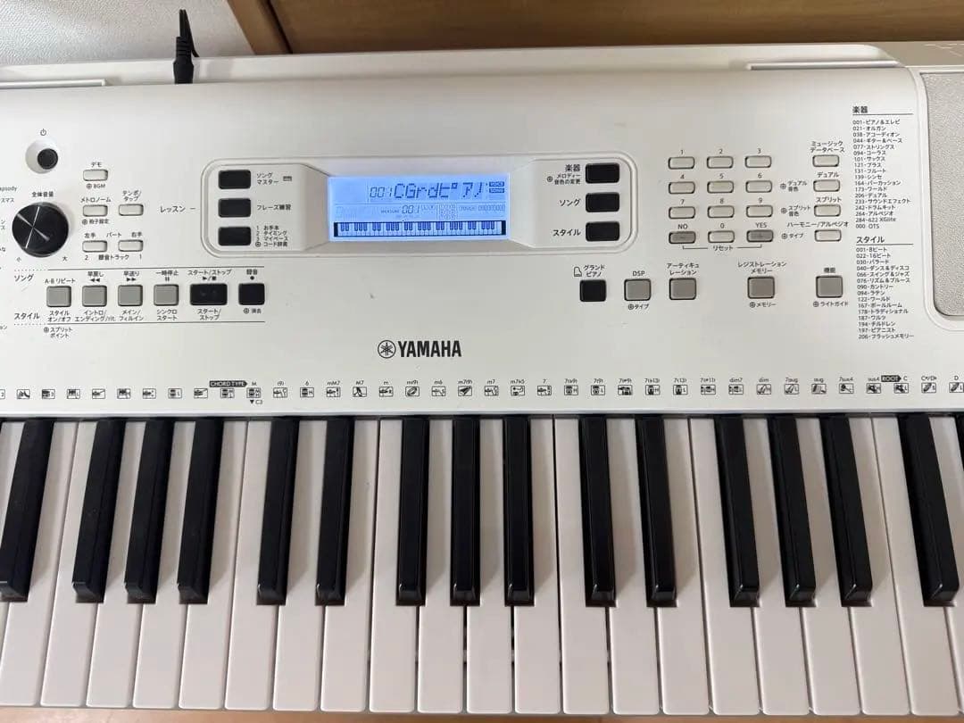 YAMAHA ヤマハ 61鍵キーボード EZ-300 ホワイト　スタンド付き
