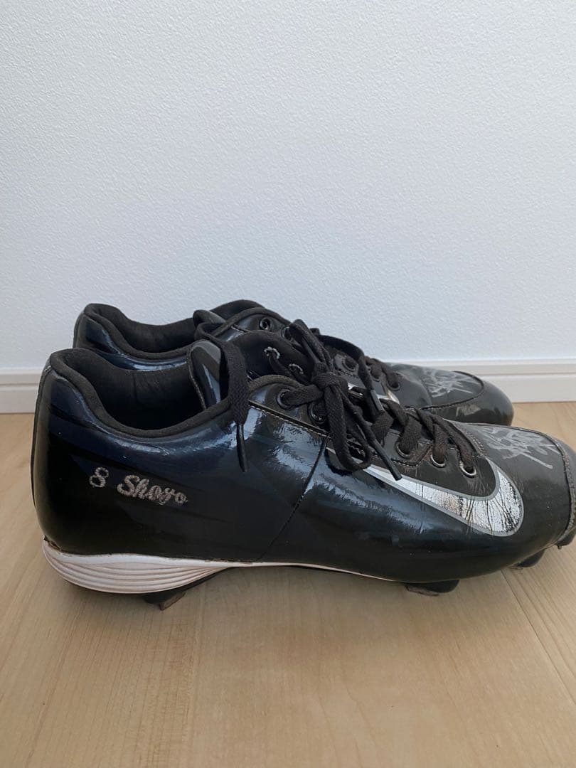 千葉ロッテマリーンズ中村奨吾選手直筆サイン入実使用スパイク