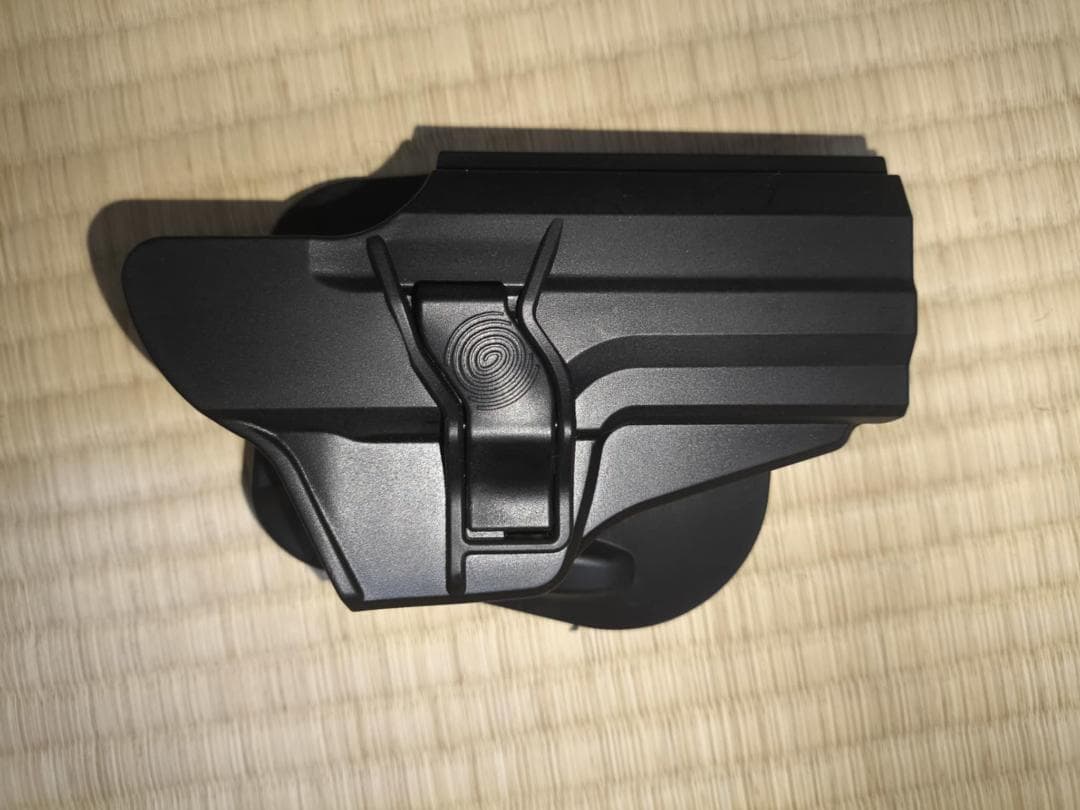 東京マルイ フルサイズUSP カスタム（マガジン1本、ホルスター付き）