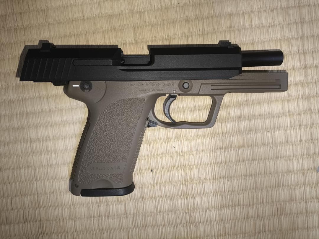 東京マルイ フルサイズUSP カスタム（マガジン1本、ホルスター付き）