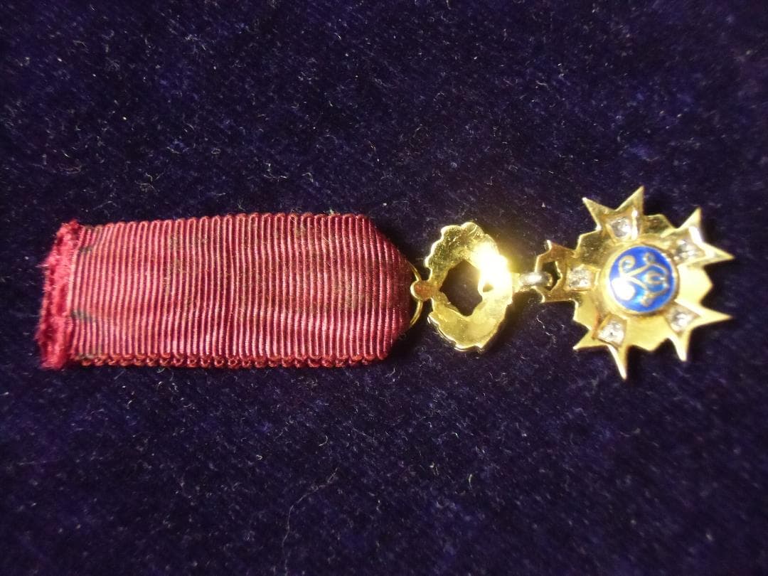 ＢＥベルギー軍＊王冠勲章＊シュバリエ級＊５点ダイヤ付き金製ミニチュア勲章（実物）