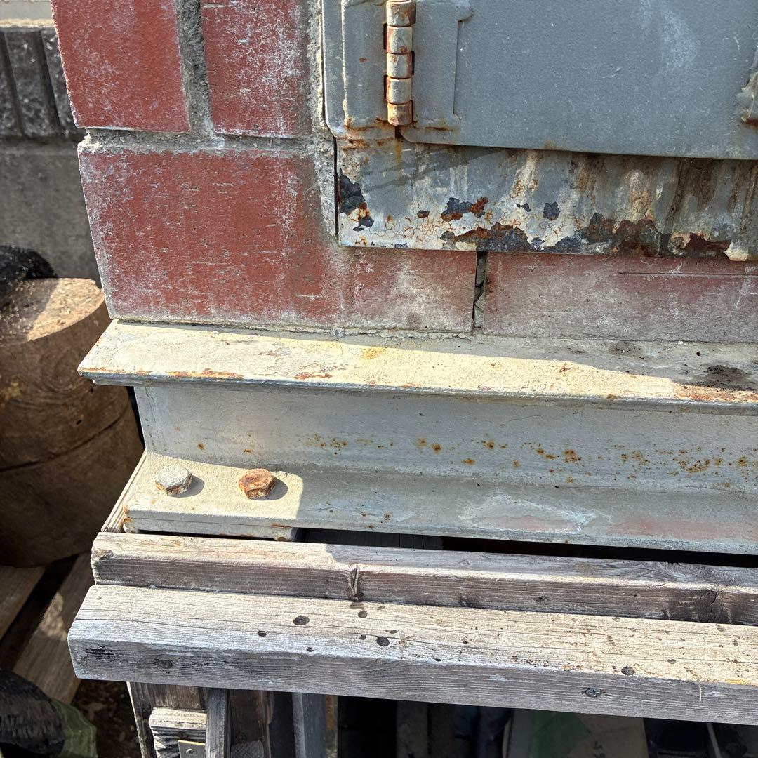 耐火レンガ製の大型ピザ窯