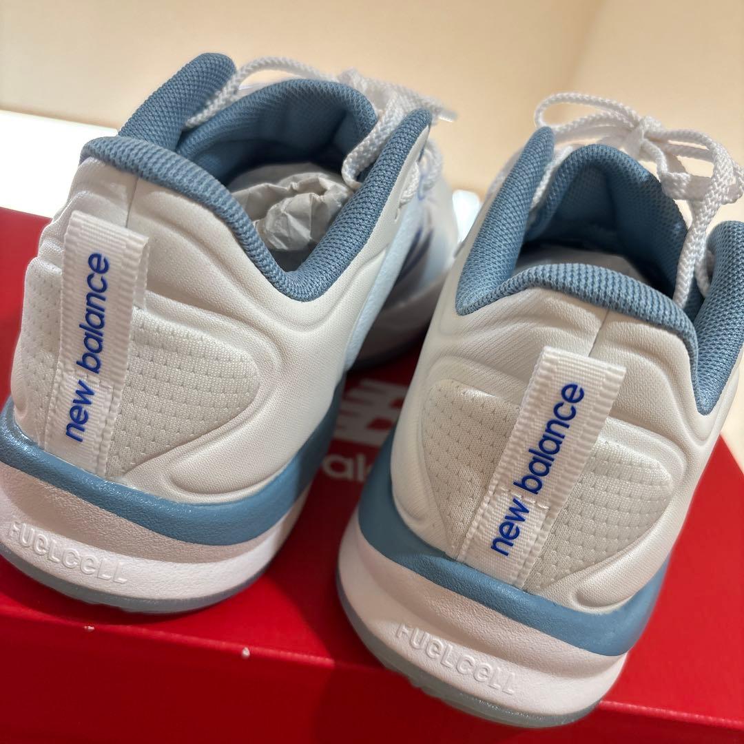 ニューバランスバレーボールシューズ