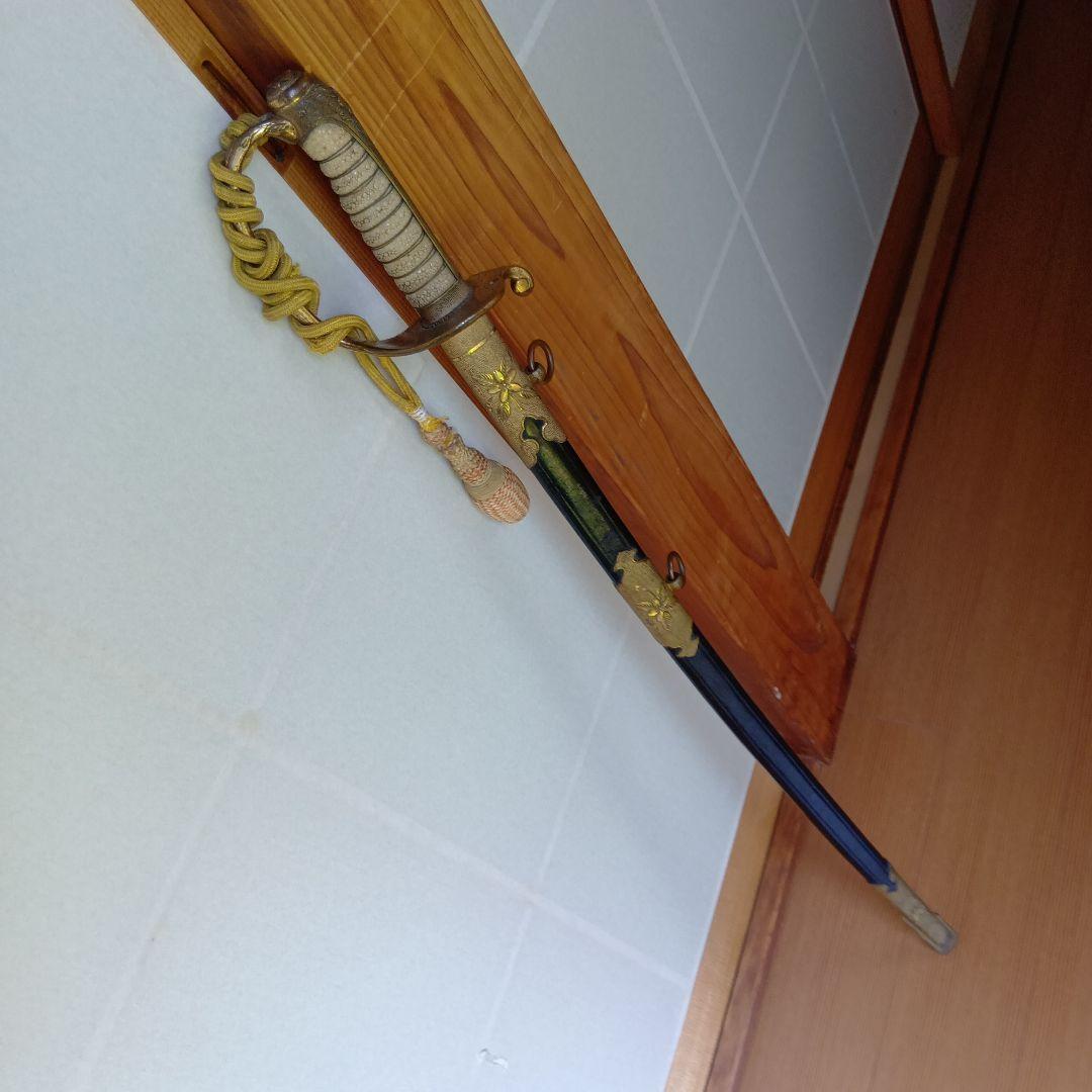 模造刀2口セット１口は居合刀1口は旧海軍儀礼刀.指揮用サーベル型模造刀