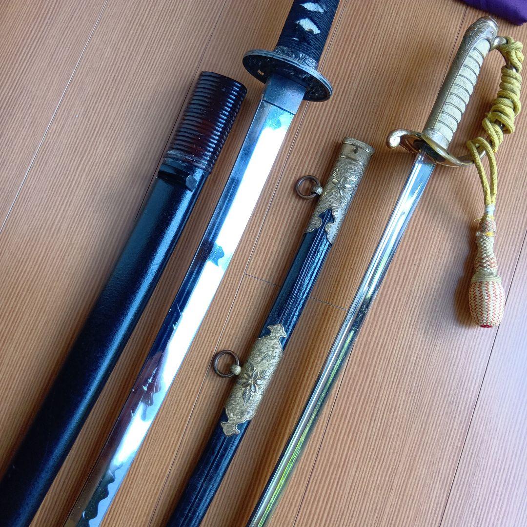 模造刀2口セット１口は居合刀1口は旧海軍儀礼刀.指揮用サーベル型模造刀