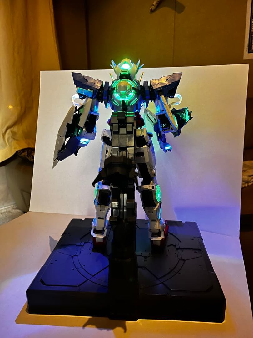 PG ガンダムエクシア　LEDユニット組込み済み