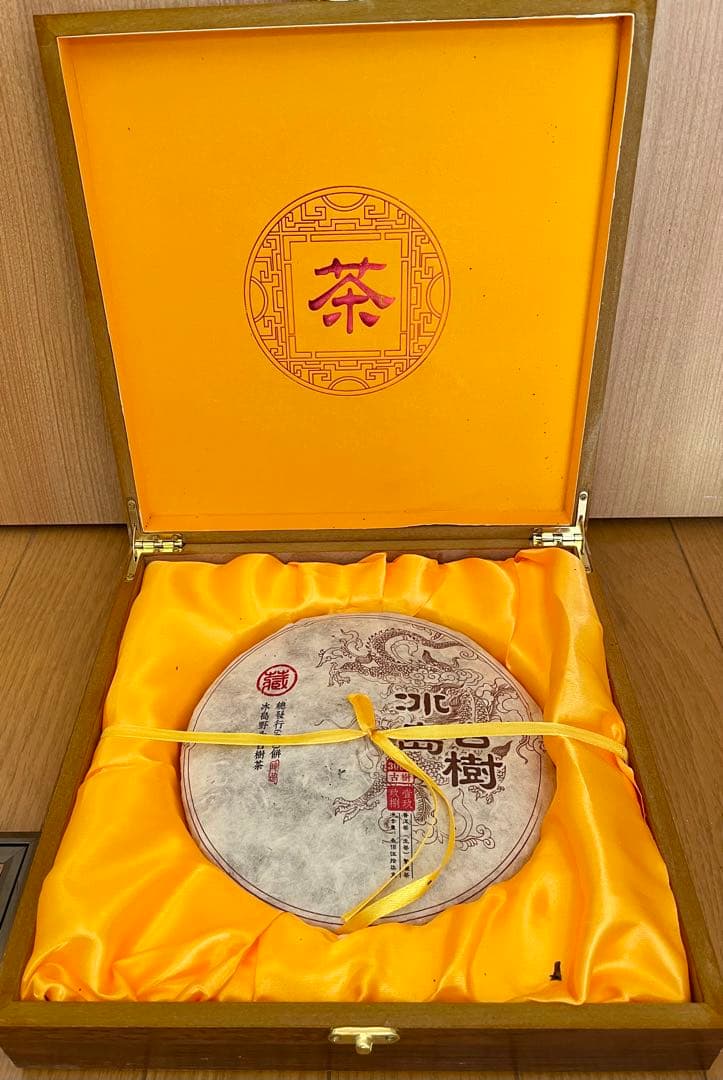古樹普洱茶 350g 木箱入り 1998年製
