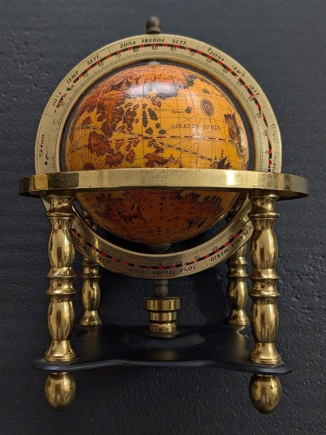 アンティーク 地球儀　イギリス・ロンドンのカムデンマーケットで購入