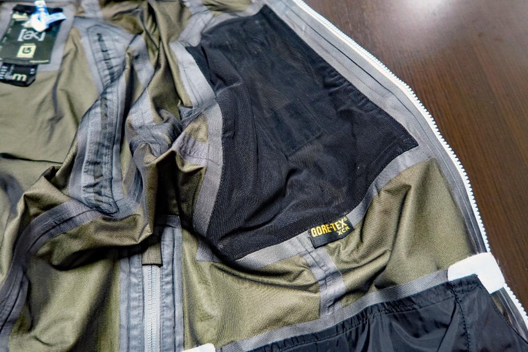 Burtonバートンak 3LジャケットGORE-TEX男女兼用 最高峰XCR