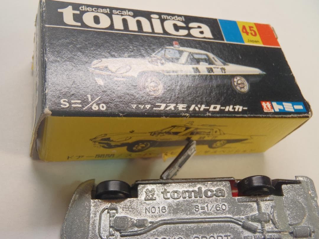 トミカ　コスモパトロールカー　NO.１６