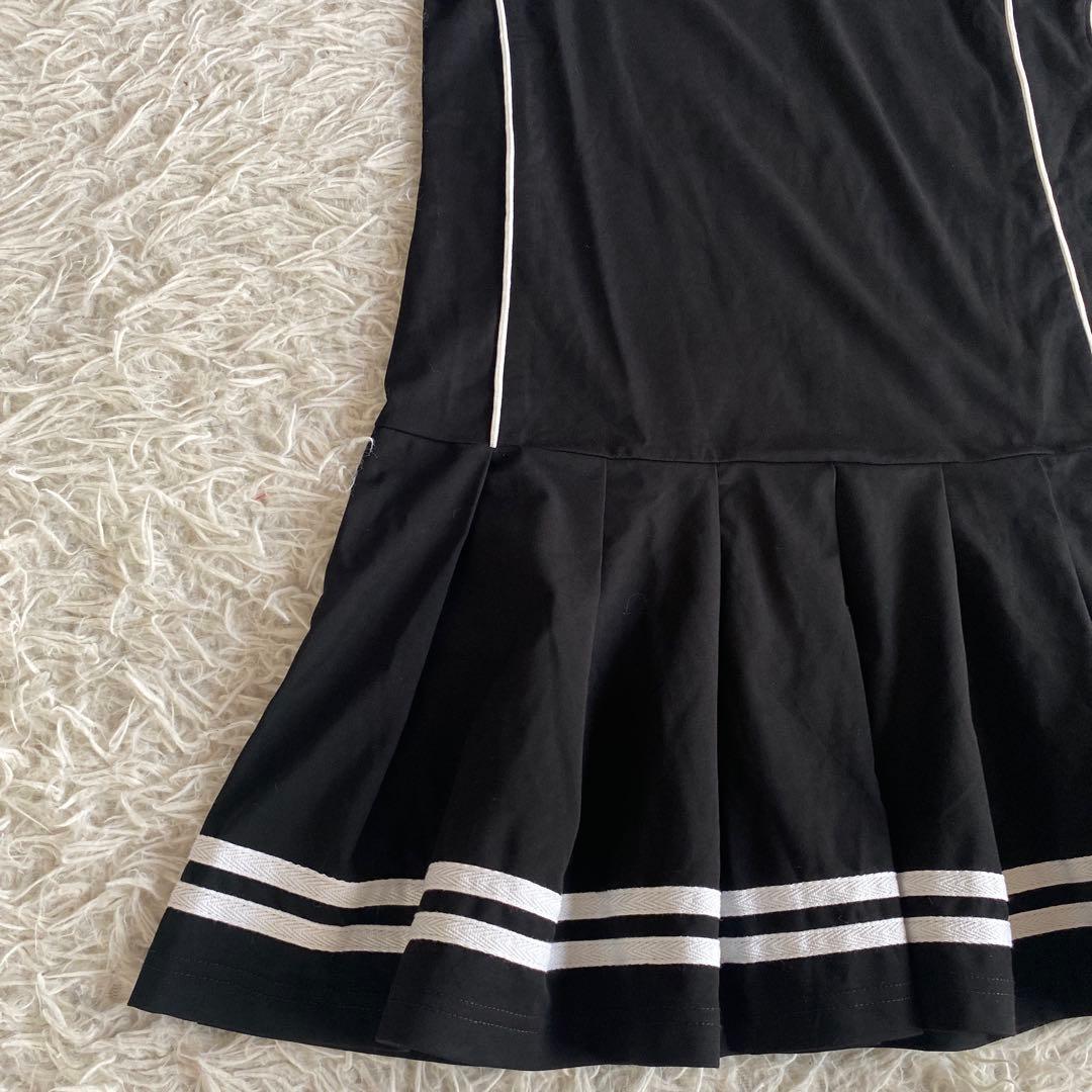 マークアンドロナワンピース　ブラック　ホワイト　ロゴ