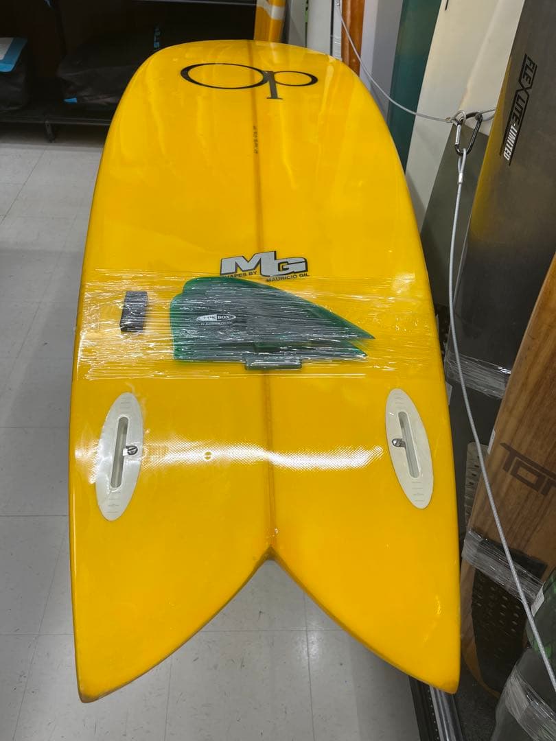 Op イエローショートボード MCシエープフィン付きフィッシュ