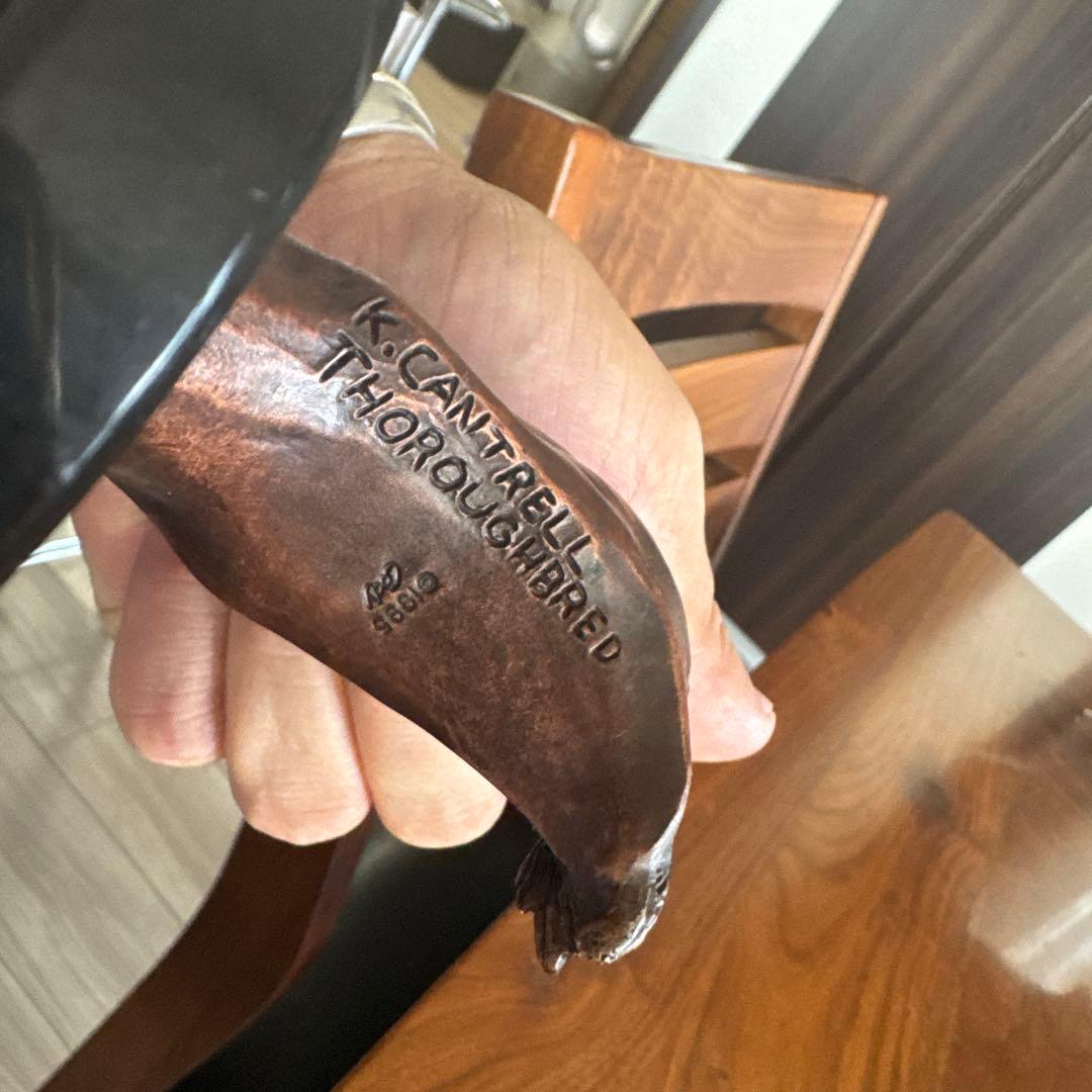 K. Cantarella Thoroughbred 馬の彫刻