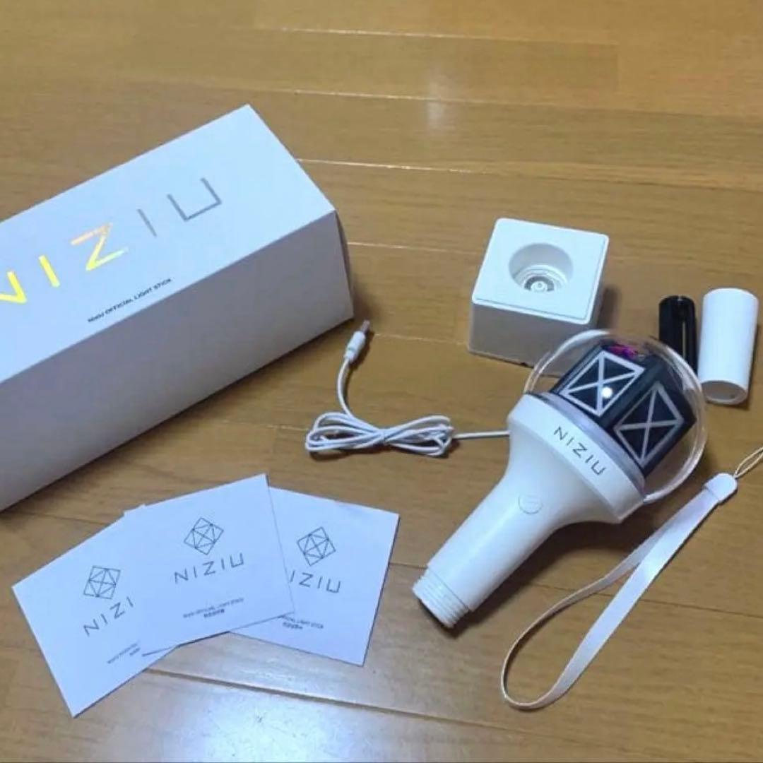 NiziU 公式 ペンライト ホワイト 箱付き 透明 ドーム ニジュー