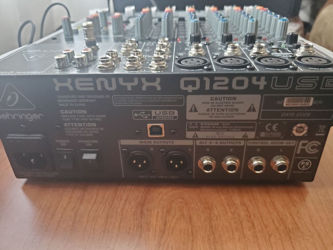 Behringer XENYX Q1204USB アナログミキサー
