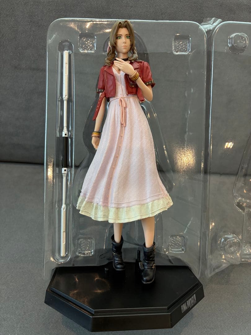 ファイナルファンタジー FF7 クラウド セフィロス エアリス フィギュア くじ