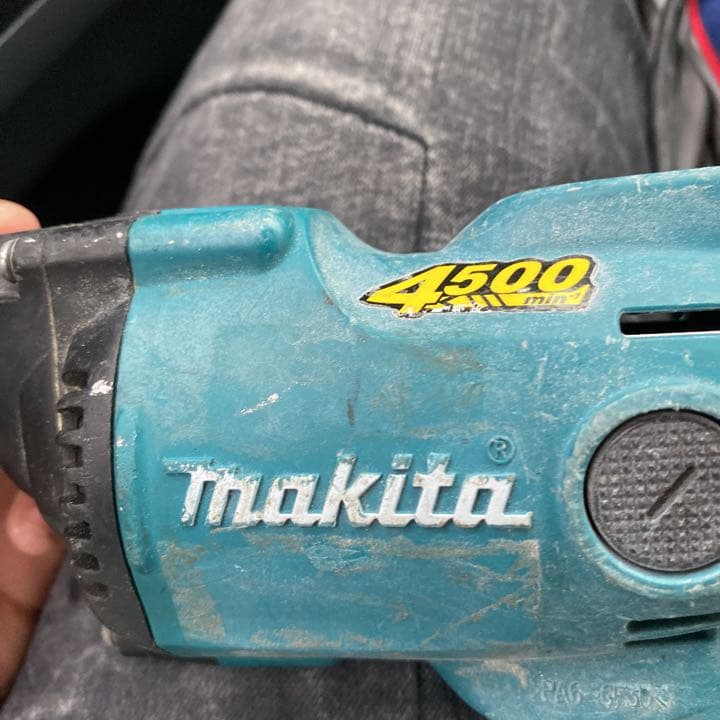 マキタ線付きスクリュードライバー２つセット