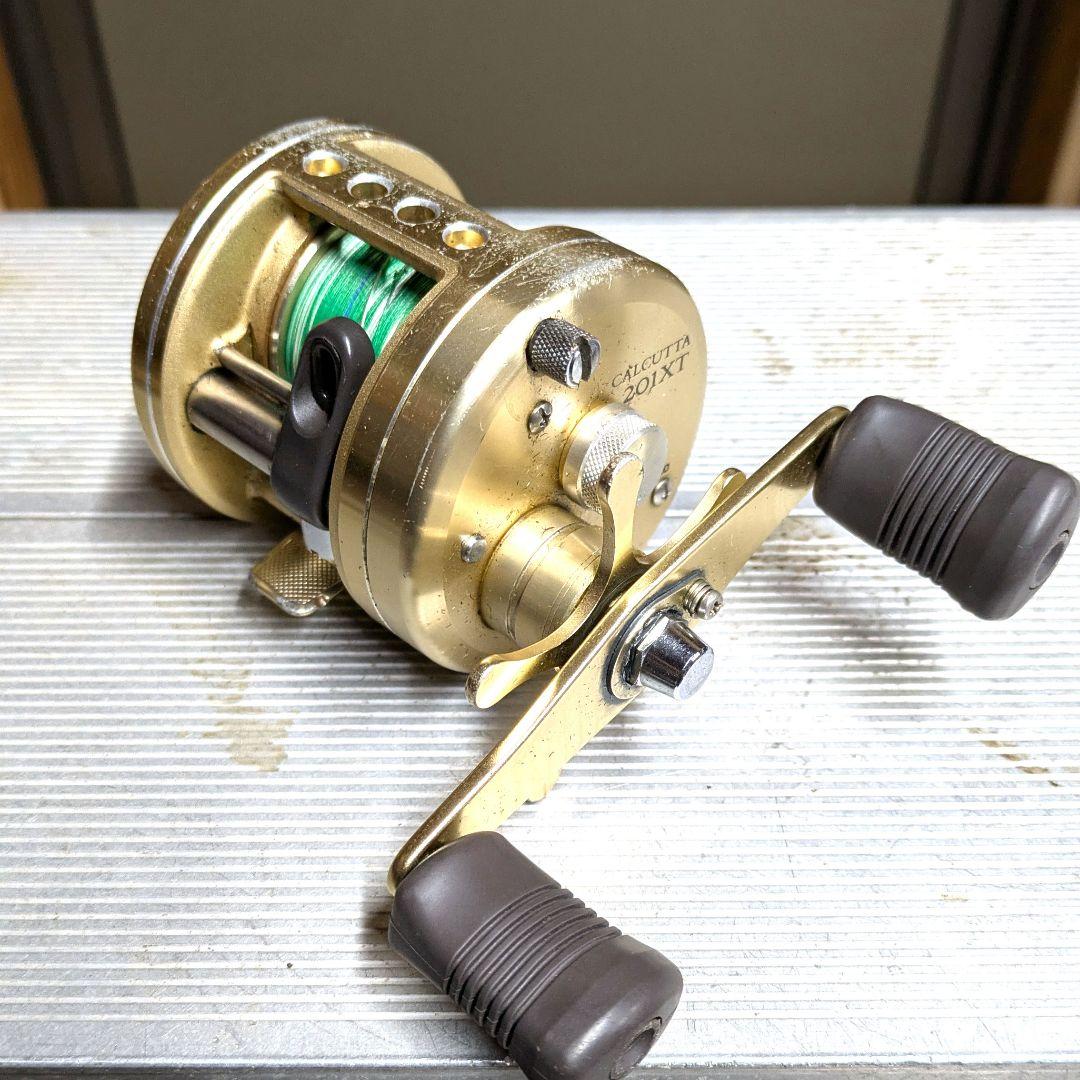 カルカッタXT201 ベイトリール　シマノ　バス釣り　雷魚釣り　ナマズ釣り