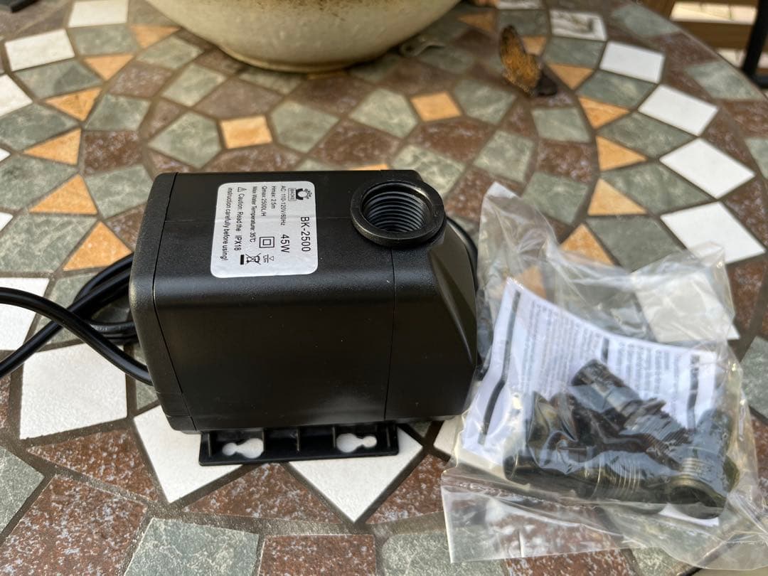 大型水槽用沈殿物理生物一体型濾過槽　水中ポンプ　バイオスポンジフィルター付き