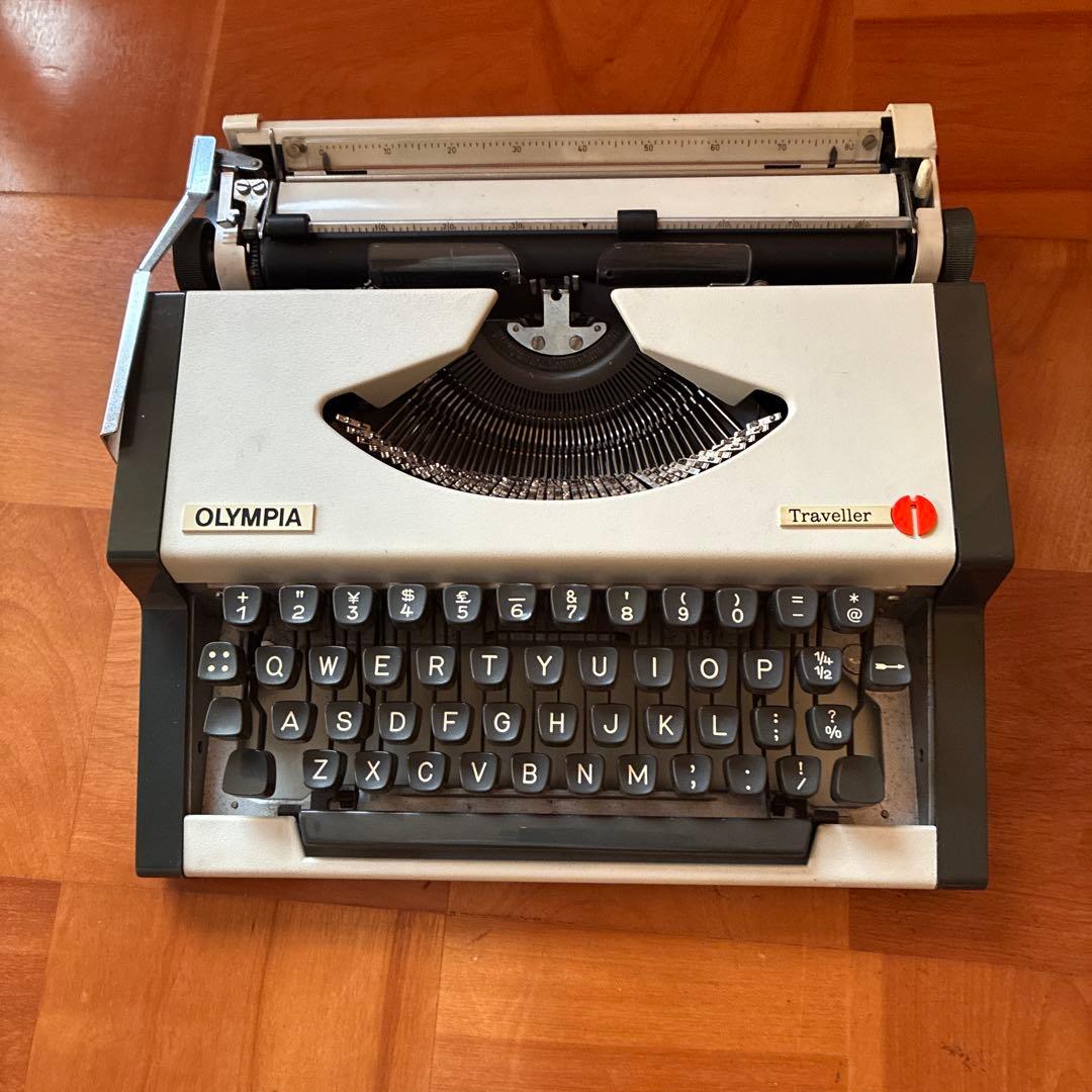オリンピア　タイプライター トラベラー　Olympia Traveller☆