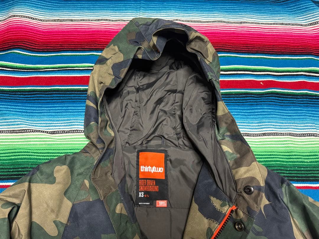 中古　thirtytwo 迷彩 スノーボードウェア XS サーティーツー　キッズ