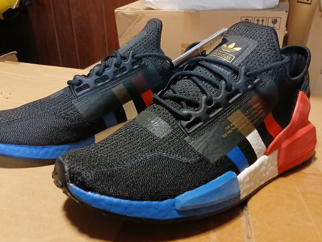 アディダス新品未使用Size29 エヌエムディR1V2パリ