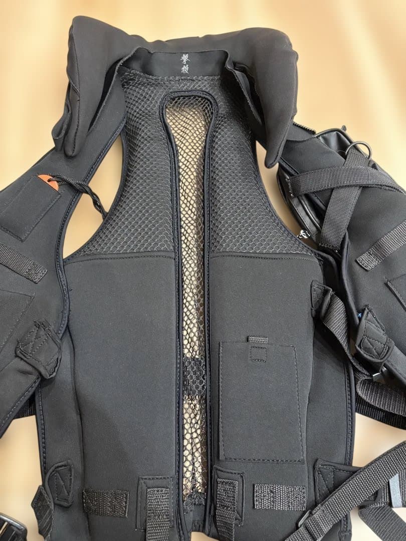 撃投ボディプロテクタークール　撃投ポーチ付き　ロックショアベスト