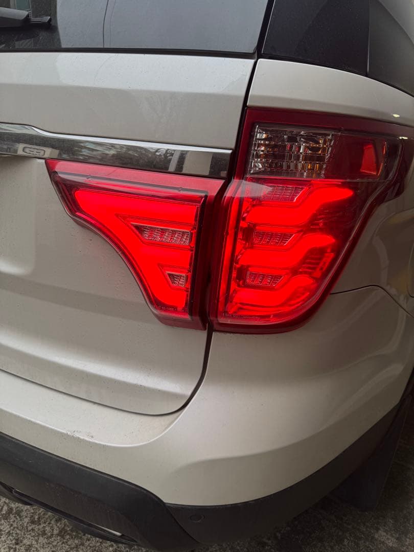 11-15y　フォードエクスプローラー用社外テールランプ