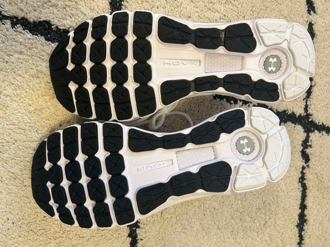 アンダーアーマー　ランニングシューズ　28センチ　新品未使用