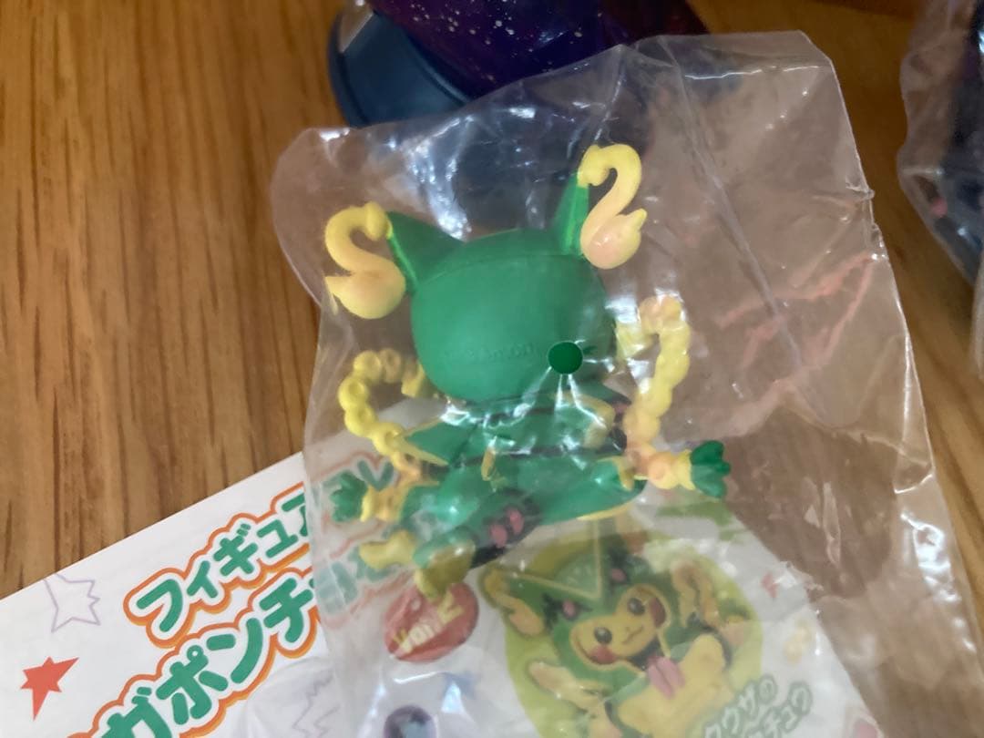 ポケモン　レックウザ　メガレックウザ　フィギュア　プチ缶　キーホルダー