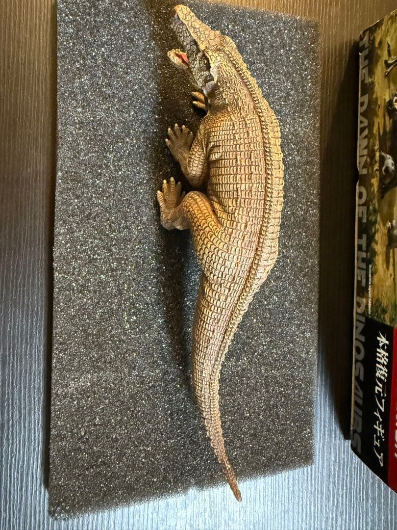 地球最古の恐竜展　サウロスクス　本格復元フィギュア