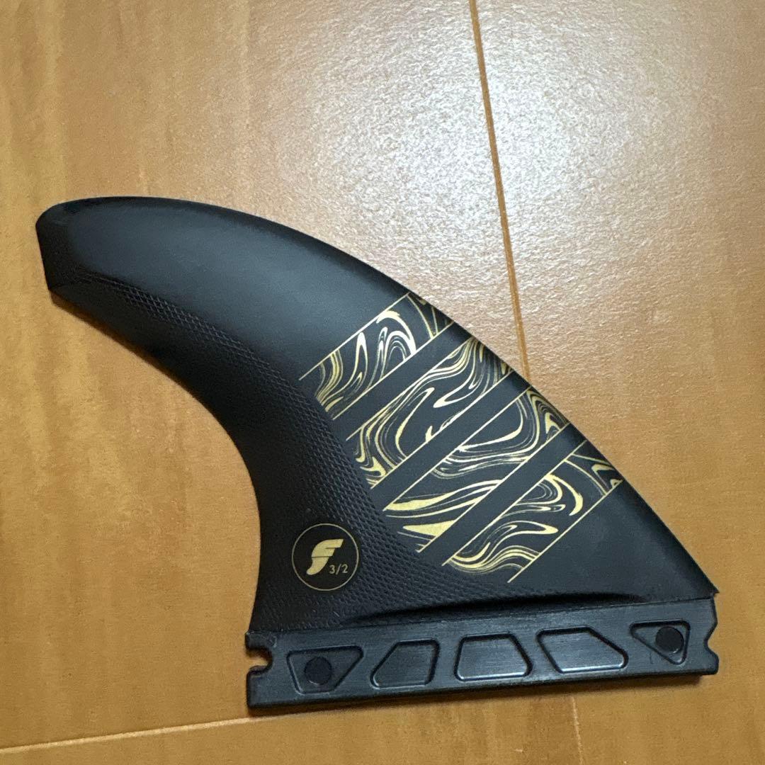 futuresフューチャーフィンALPHA VECTOR 3/2 (Mサイズ)