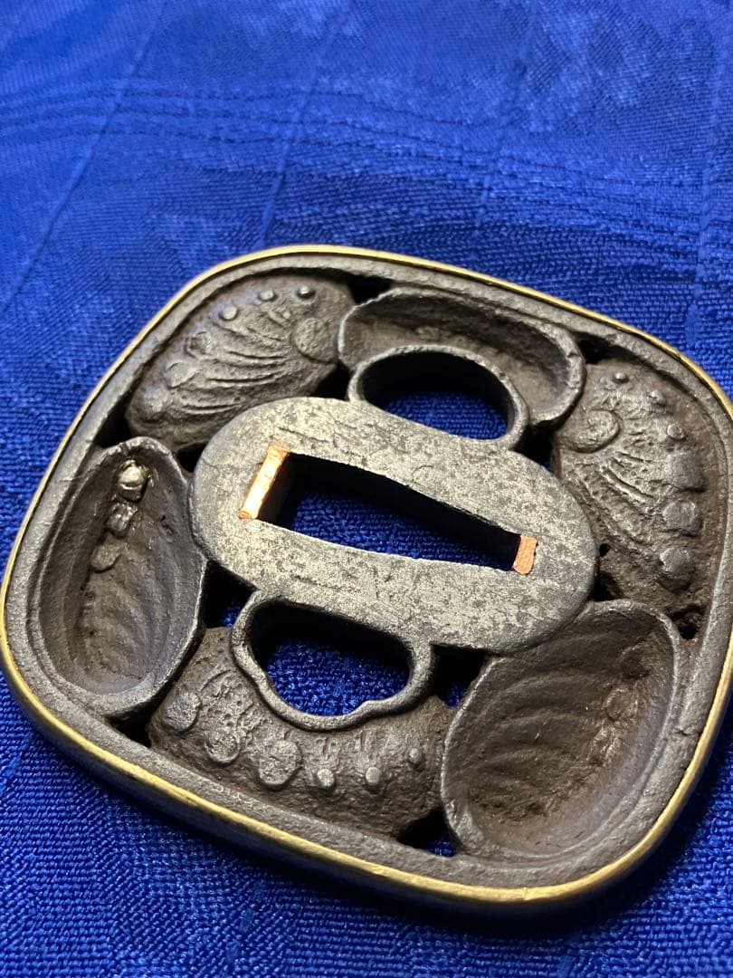 鍔　越前住記内作の銘　日本刀　時代物　貝　覆輪