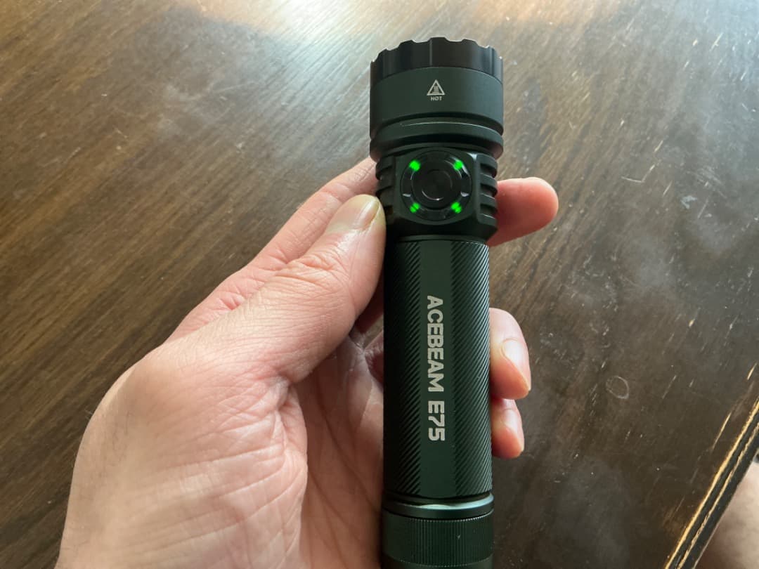 ACEBEAM E75 3000ルーメン　nichia519A