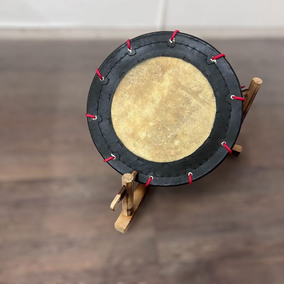 フォロー割【新品】【蔵出し】締め太鼓 牛革 和太鼓 バチ付 台付 入門用