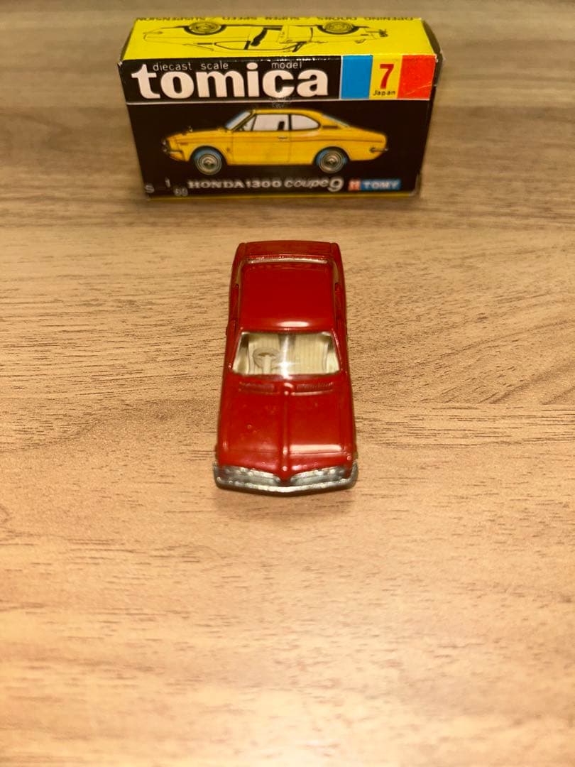 トミカ　黒箱 HONDA 1300 Coupe 赤