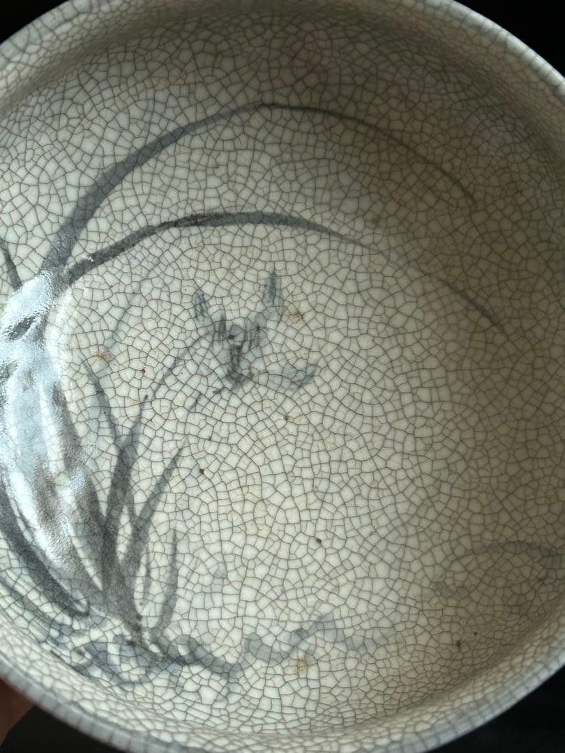 美しい古美術◾️蔵からステキな春蘭の描かれた雰囲気の良い陶器がでて来ました。