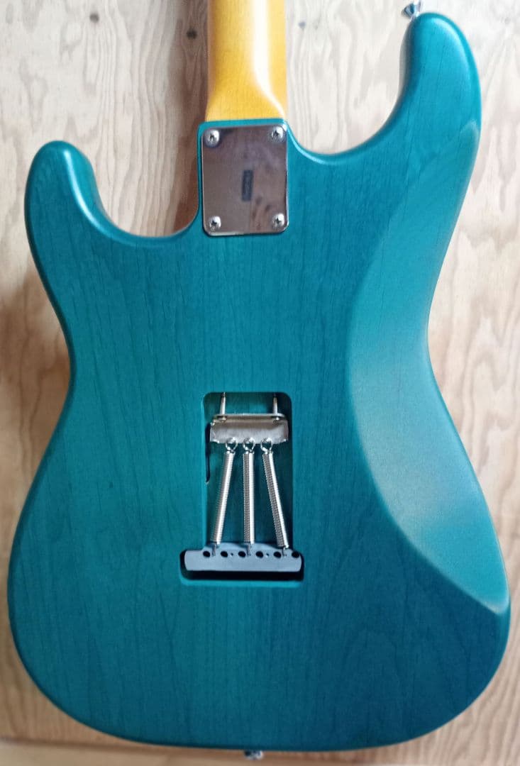 ストラトキャスター タイプ3.2kg ラッカー塗装