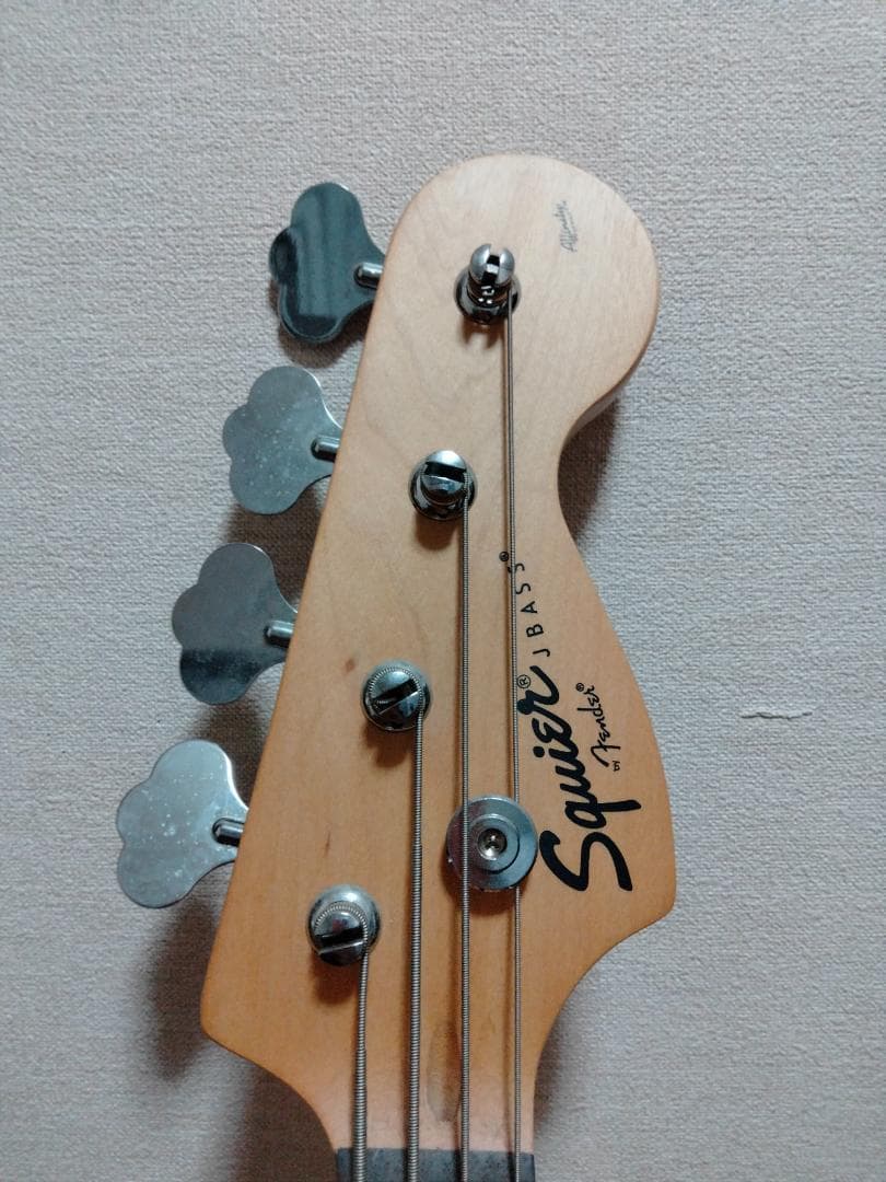 スクワイヤーSQUIERフェンダーfenderベース中古品ケース付き動作確認済み