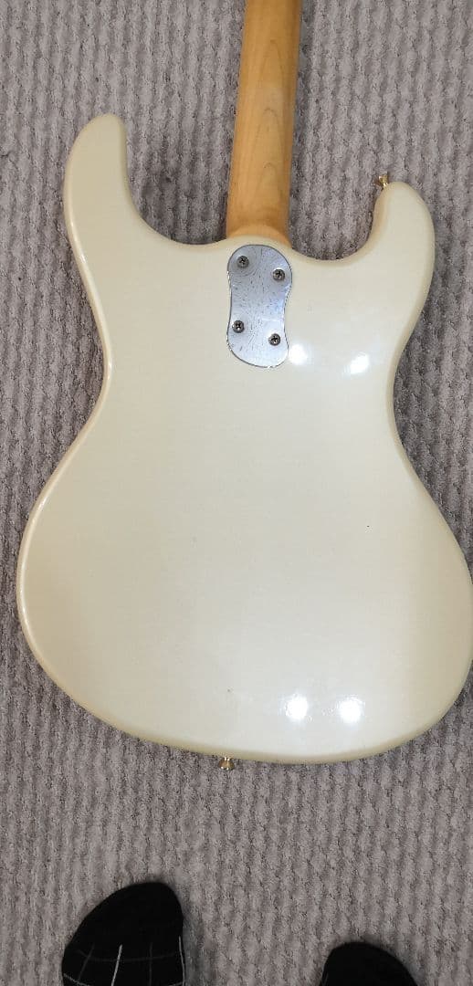 モズライトエレキギター白 専用ハードケース付き