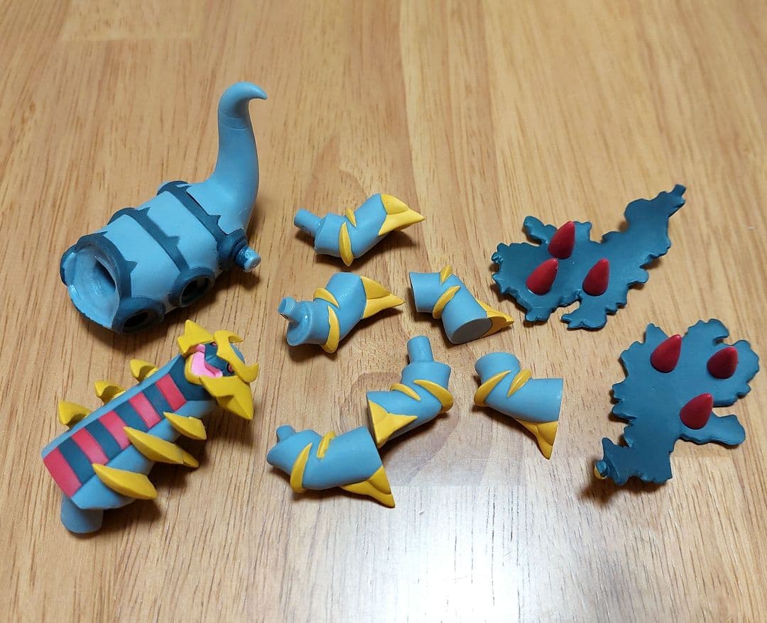 【美品】立体ポケモン図鑑　ギラティナ　フィギュア