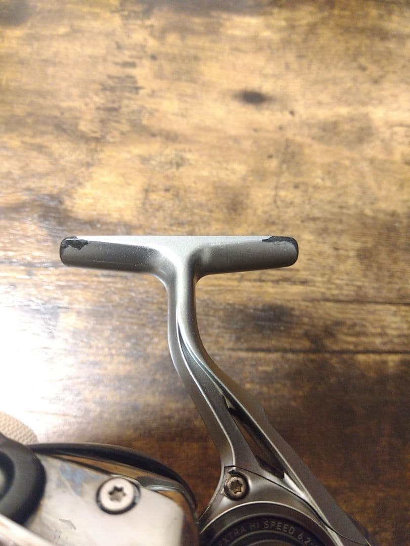 DAIWA 18CALDIA LT3000-CXH 　IOS花梨ノブ