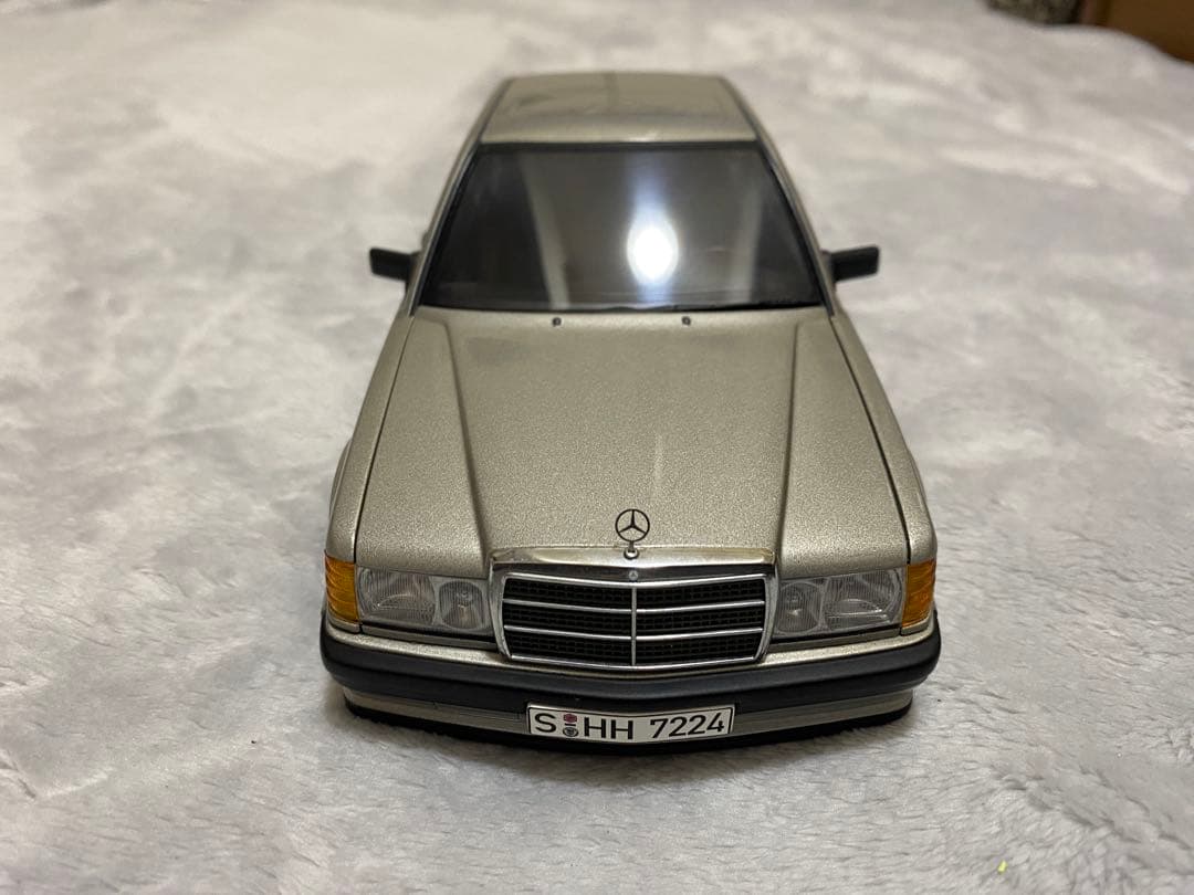 ミニカー AUTOart Mercedes-Benz 190E 1/18