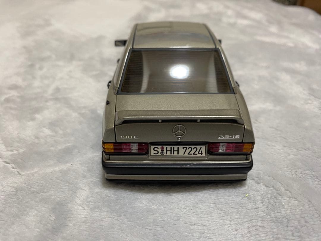 ミニカー AUTOart Mercedes-Benz 190E 1/18