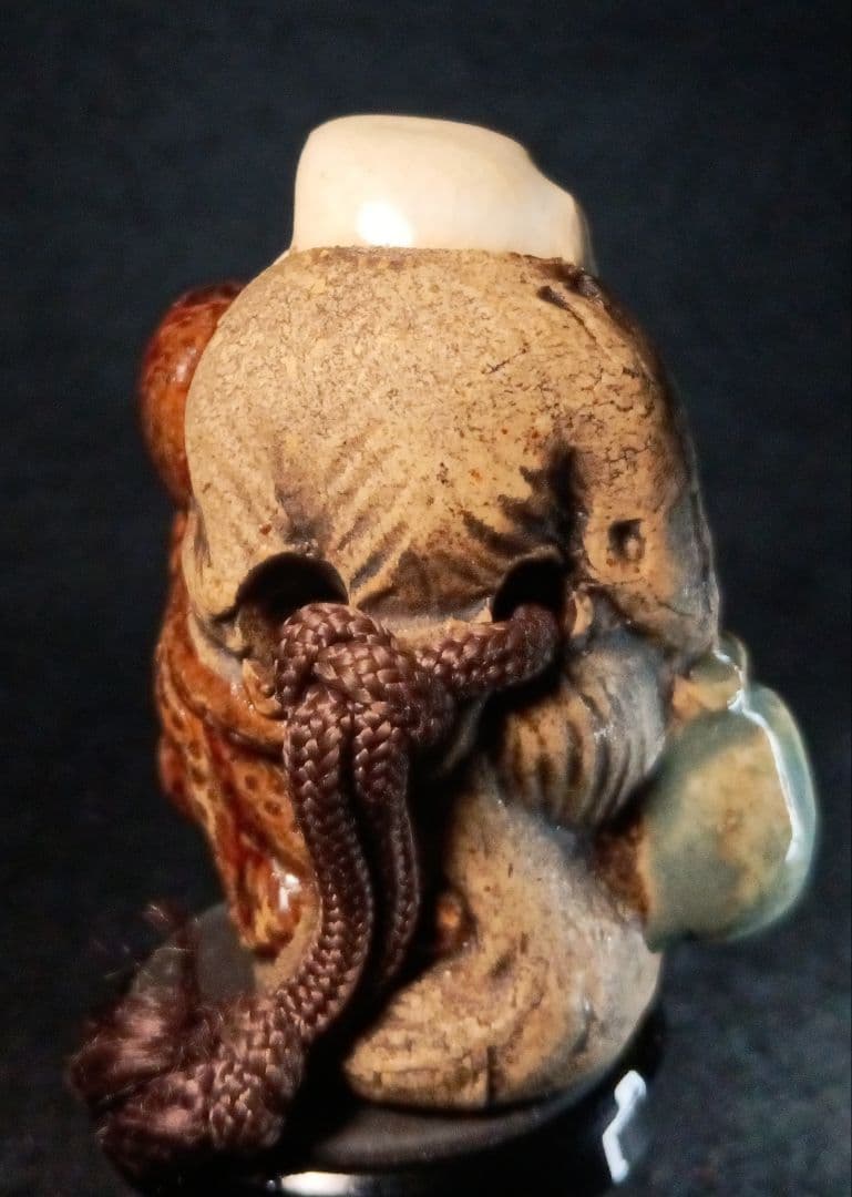 向井和平 在銘 根付「蛸と酒を買って帰る狸 」砥部焼 中興の祖 名品