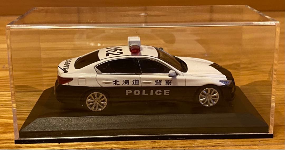 日産　スカイライン　GT (V37) 警察仕様 ミニカー