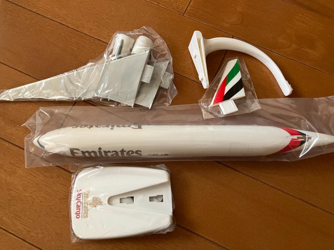 貨物機模型　エミュレーツ航空　B777F　1/200　　い