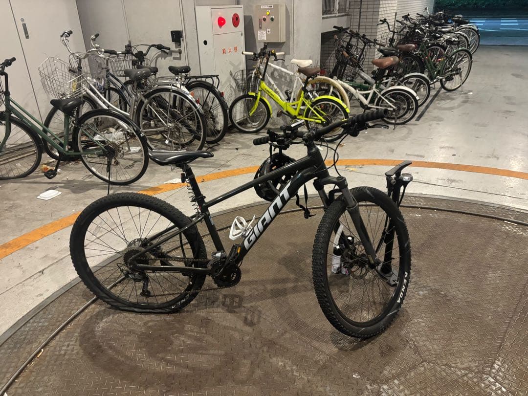 マウンテンバイク Ｔaloh2空気入れ、ヘルメット等付き