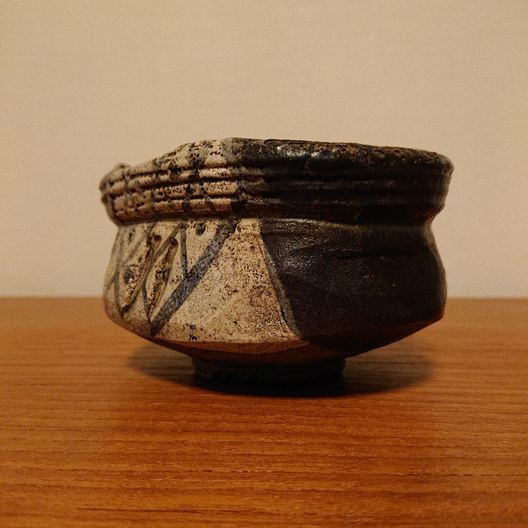 黒織部檜垣文茶碗　特別出品