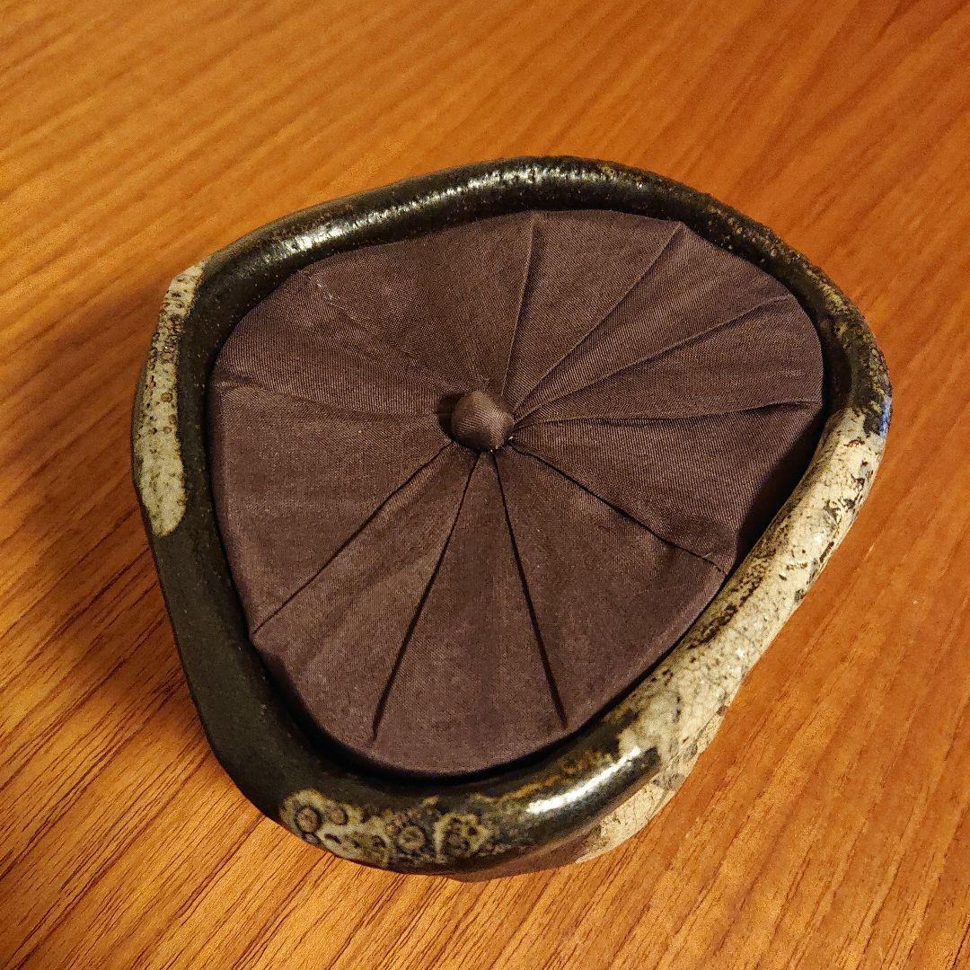 黒織部檜垣文茶碗　特別出品